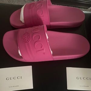 AUTH! Gucci Logo Pool Slides